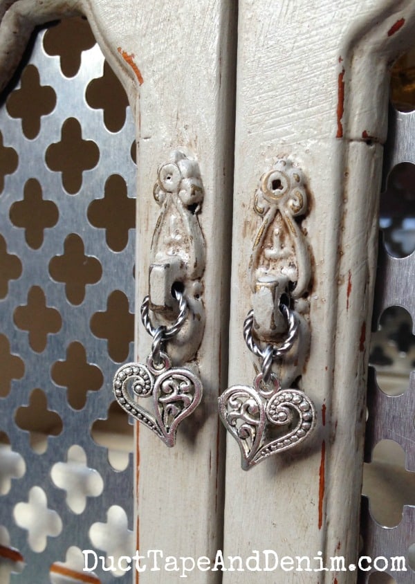 Close up of my new handle on the vintage jewelry cabinet | DuctTapeAndDenim.com