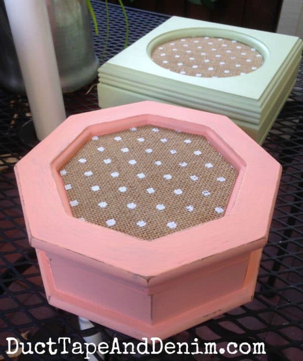 Thrift store makeover, jewelry boxes with burlap | DuctTapeAndDenim.com