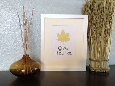 Simple give thanks with maple leaf or turkey, one of my 25 favorite FREE Thanksgiving printables on DuctTapeAndDenim.com