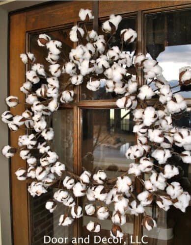 Cotton boll wreath ~ farmhouse style ~ Fixer Upper fan gift guide ~ DuctTapeAndDenim.com