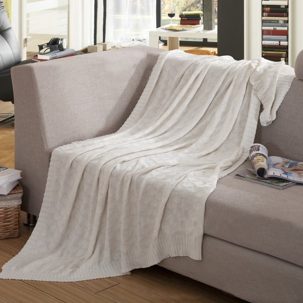 25 Cozy Christmas Blankets for Curling Up on the Couch