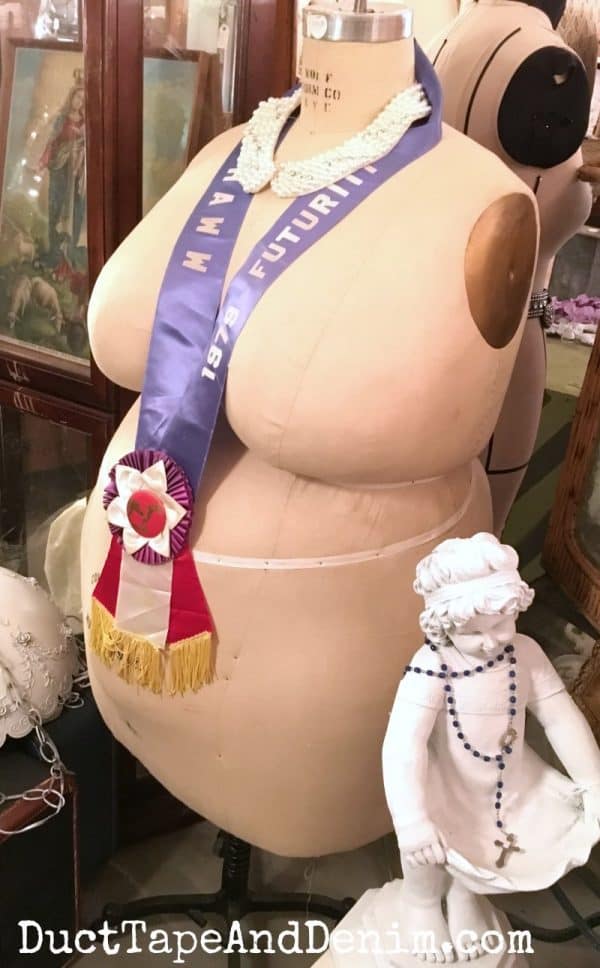 Some large mannequin love at Tumbleweed and Company in Roseville California | DuctTapeAndDenim.com