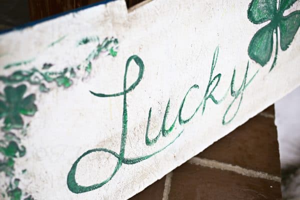 Handpainted Lucky Sign & more St. Patrick's Day DIY crafts