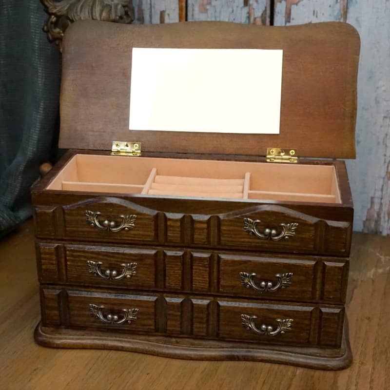 Blue & Pink Jewelry Box DIY, from Dark & Drab to Vintage Style Sweet