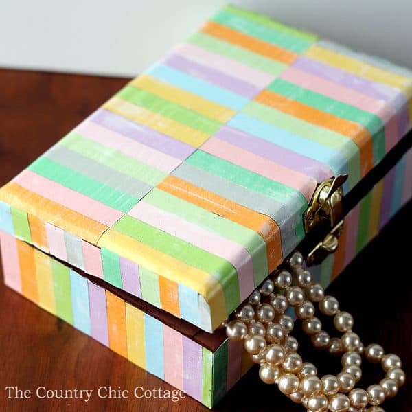 Decoupage outside of jewelry box for a completely different look. More jewelry box DIY ideas on DuctTapeAndDenim.com