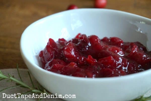 Homemade cranberry sauce recipe | DuctTapeAndDenim.com