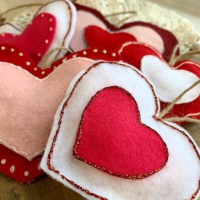 How to Make No-Sew Felt Ornaments for Valentine’s Day
