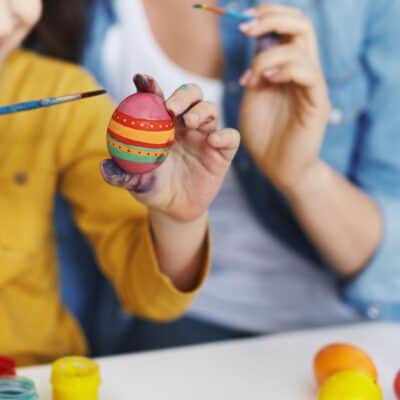 17 Easy & Affordable Easter Crafts for Kids or Adults (Videos)